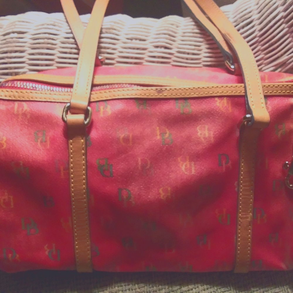 DB pink puffy bag